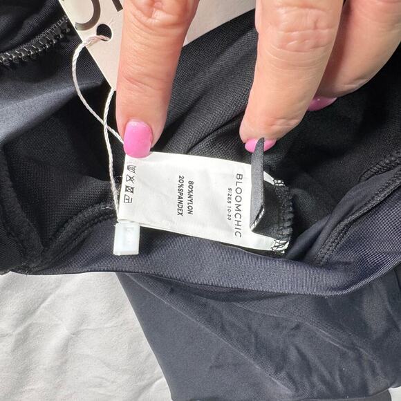 Bloomchic Women's sz 12 Black Swim Top Zip Short Sleeve Built In Bra Ruched NWT - Picture 7 of 9